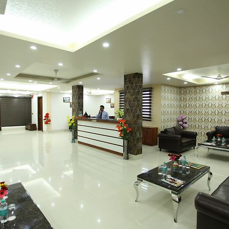 Hotel H.C Grand Nuova Delhi Esterno foto