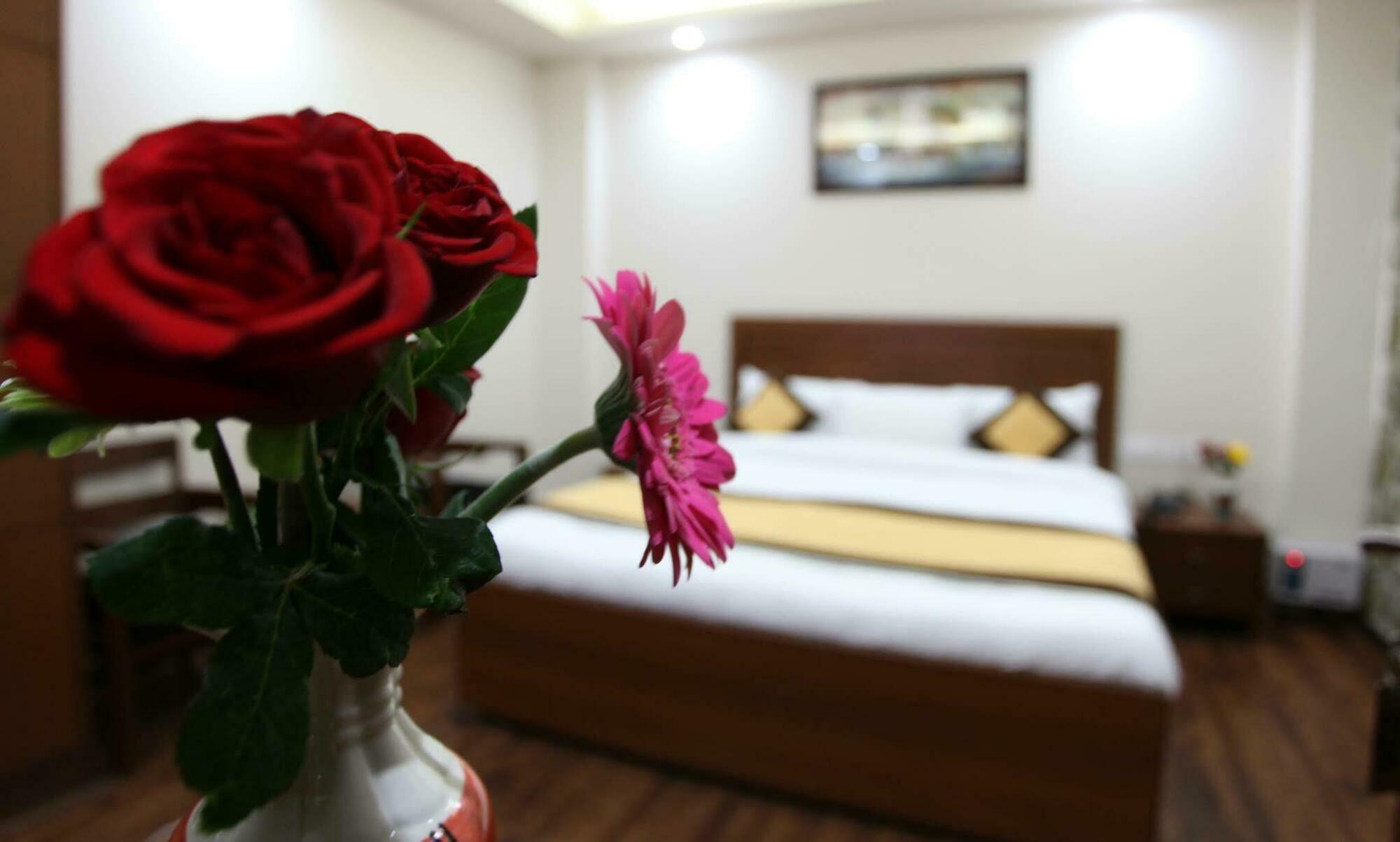Hotel H.C Grand Nuova Delhi Esterno foto