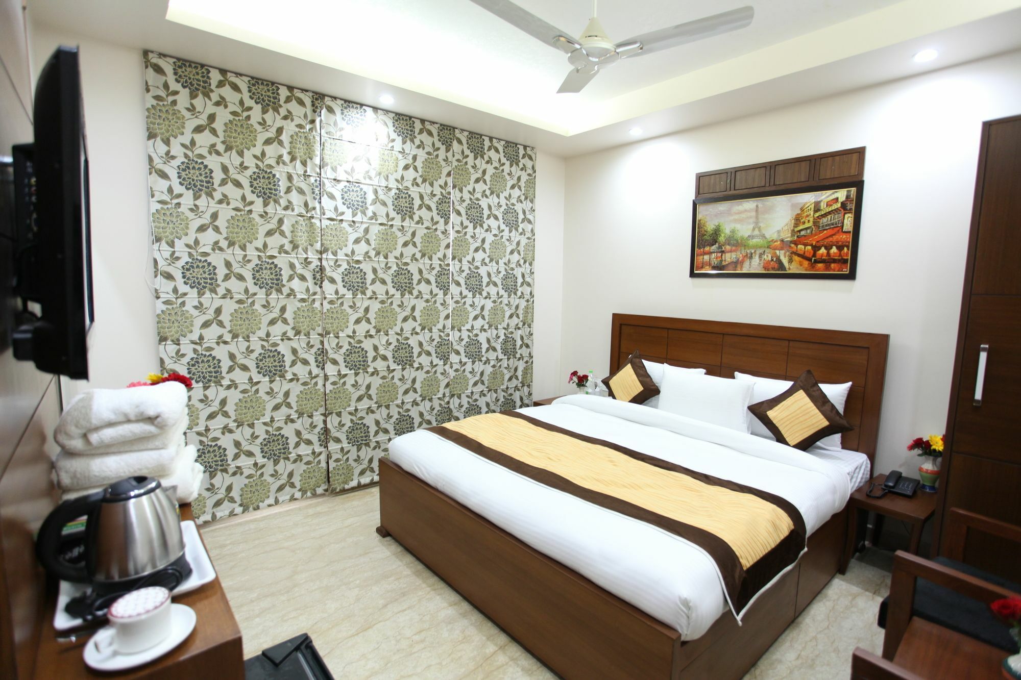 Hotel H.C Grand Nuova Delhi Esterno foto