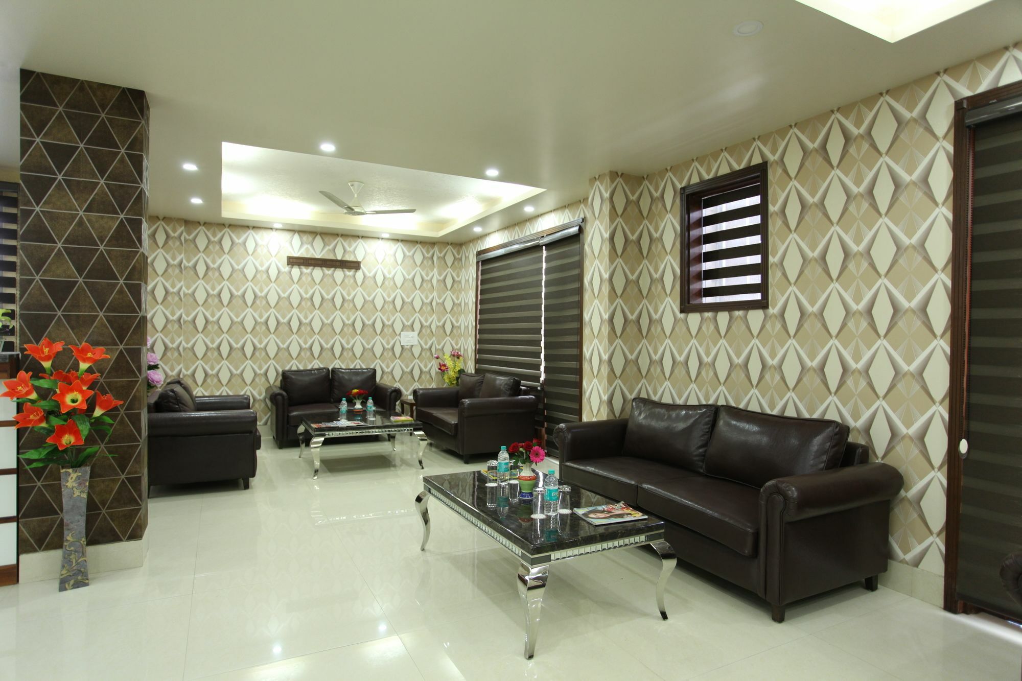 Hotel H.C Grand Nuova Delhi Esterno foto
