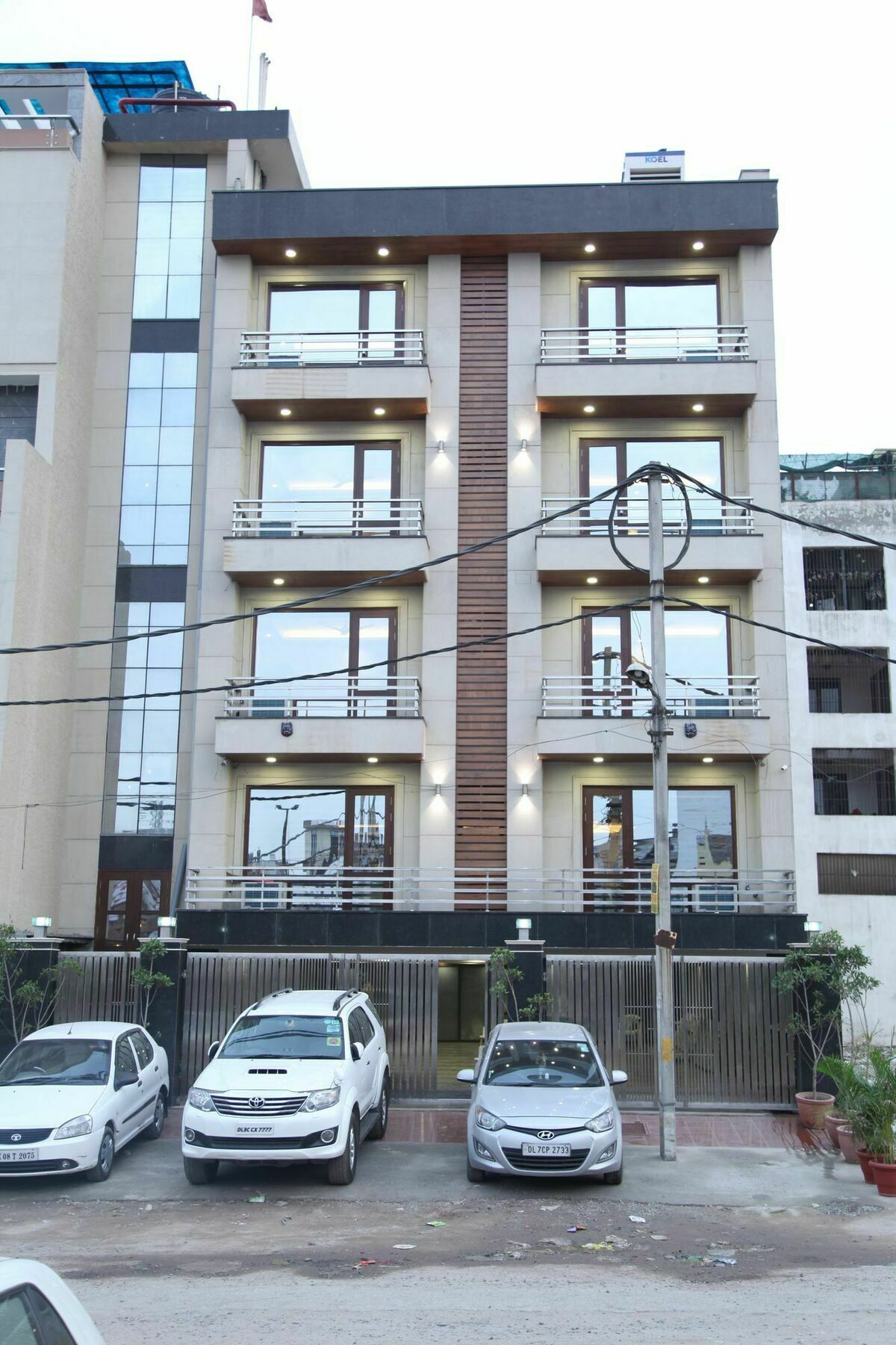 Hotel H.C Grand Nuova Delhi Esterno foto