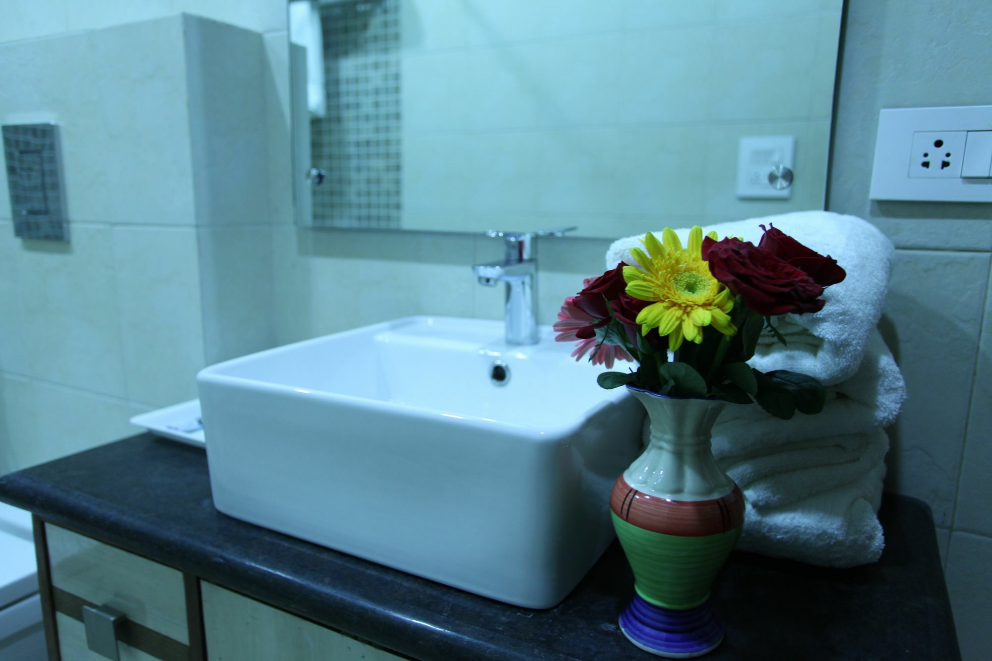 Hotel H.C Grand Nuova Delhi Esterno foto