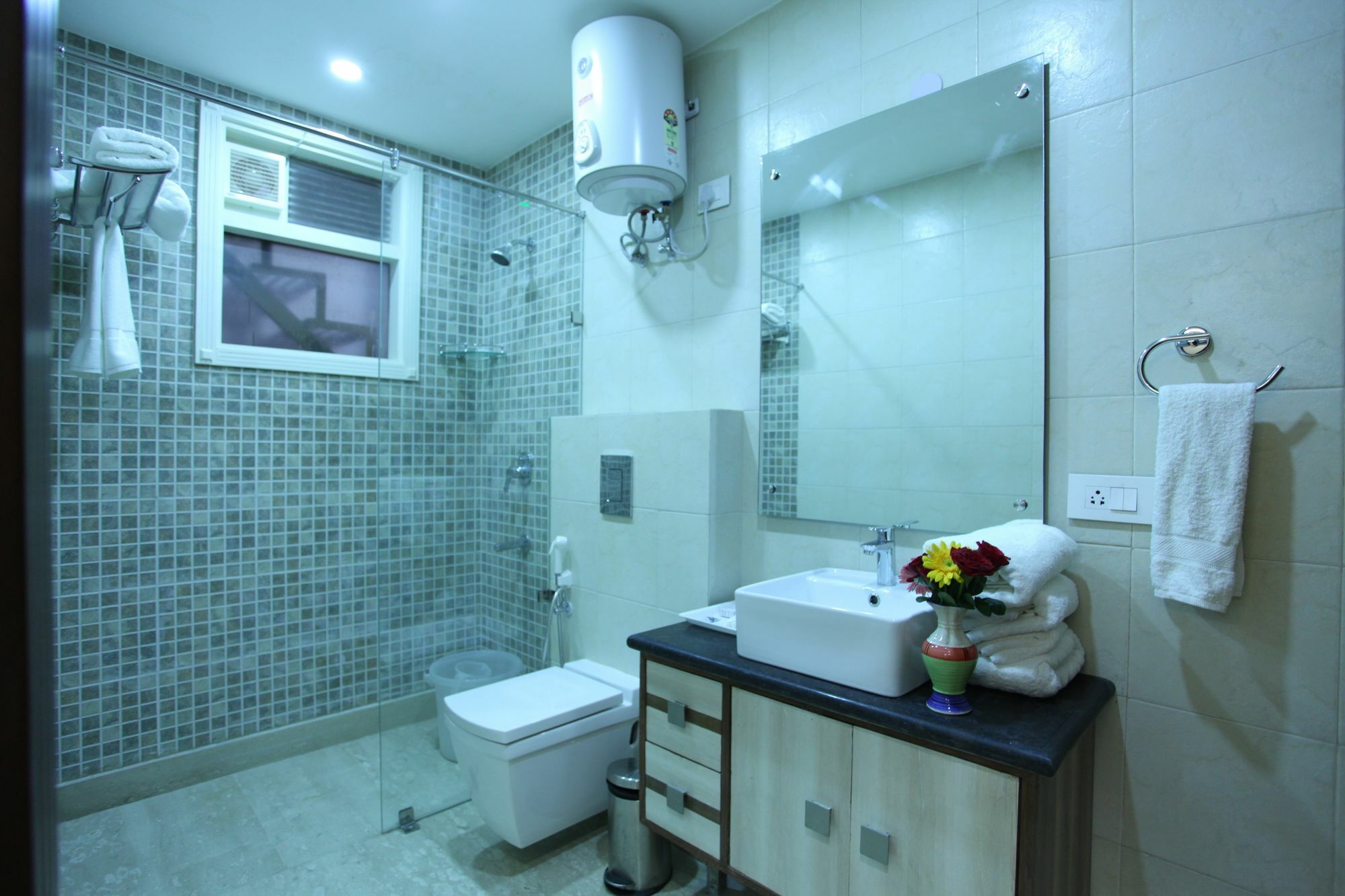 Hotel H.C Grand Nuova Delhi Esterno foto