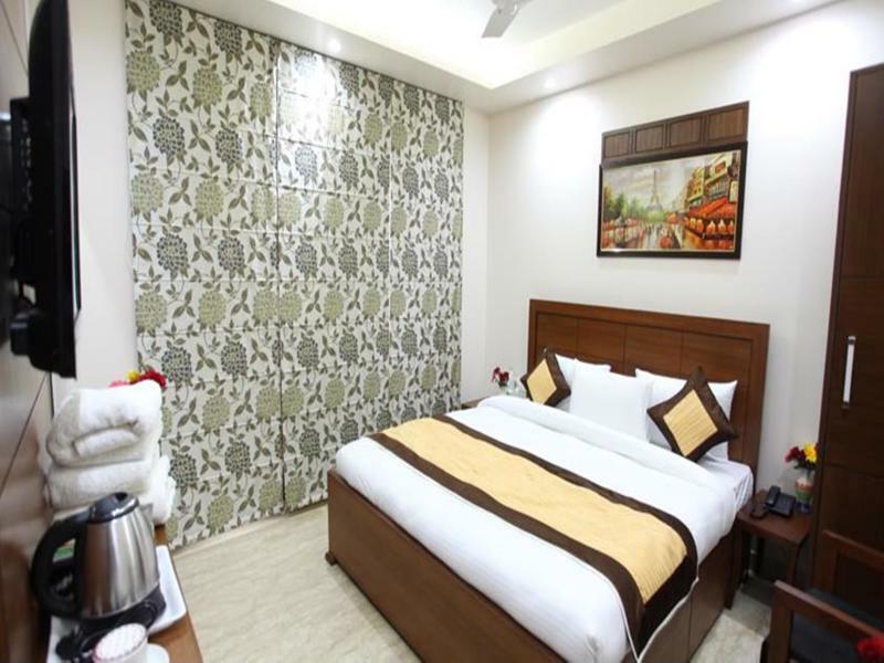 Hotel H.C Grand Nuova Delhi Esterno foto
